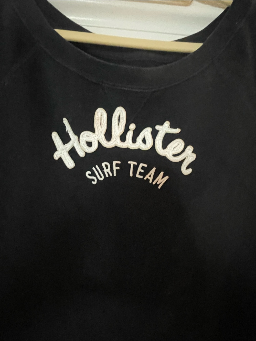 Hollister Navy Pullover Sweatshirt with White Script Logo - Picture 4 of 6
